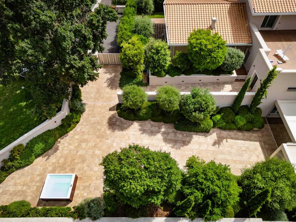 La corte di travertino, giardino privato a Palestrina (2024) — fotografia 1 di 10