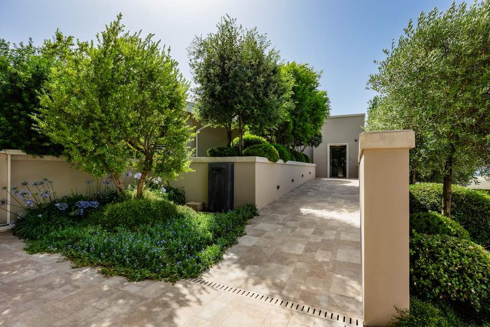 La corte di travertino, giardino privato a Palestrina (2024) — fotografia 3 di 10