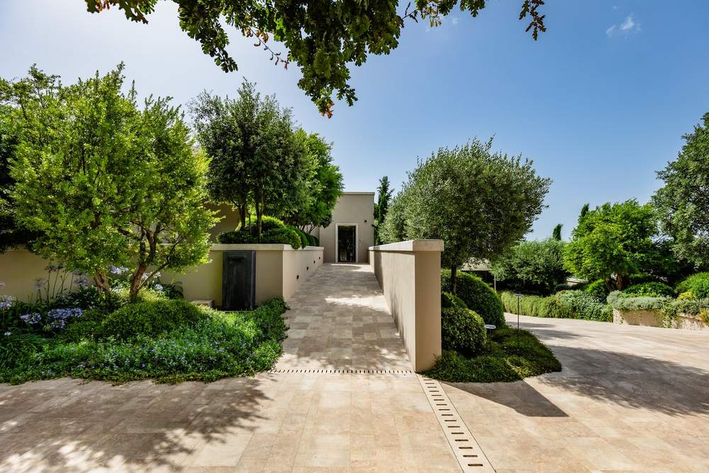 La corte di travertino, giardino privato a Palestrina (2024) — fotografia 6 di 10