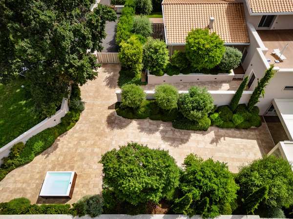 La corte di travertino, giardino privato a Palestrina (2024) — fotografia 1 di 10
