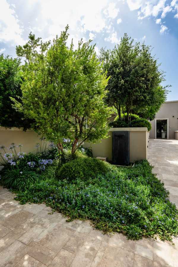 La corte di travertino, giardino privato a Palestrina (2024) — fotografia 8 di 10