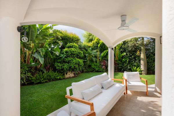 Sughere a cupola, giardino privato a San Felice Circeo (2023) — fotografia 3 di 13